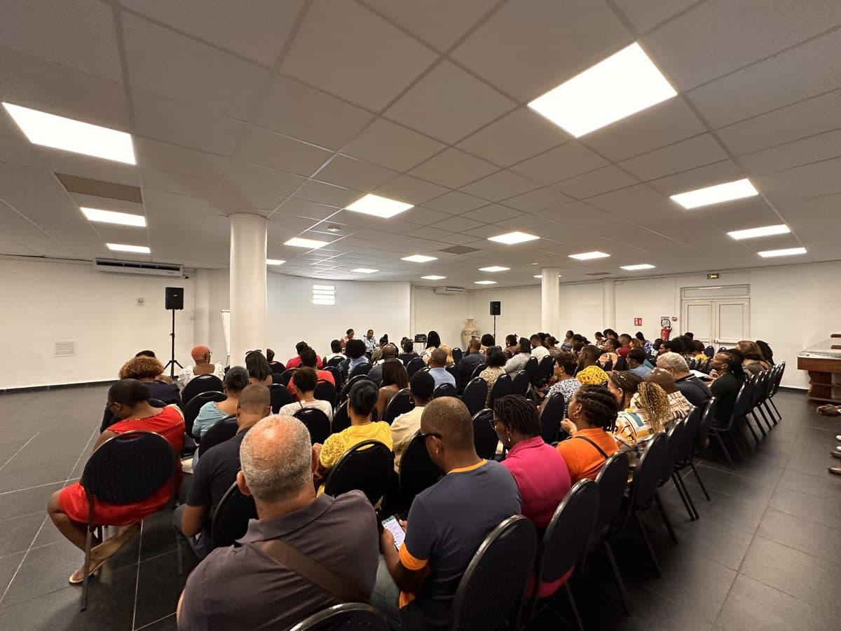 Séminaire en salle plénière, Hôtel Salako Zénitude
